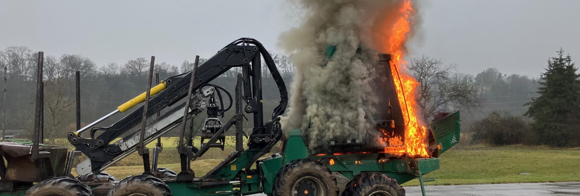 Brennende Forstmaschine