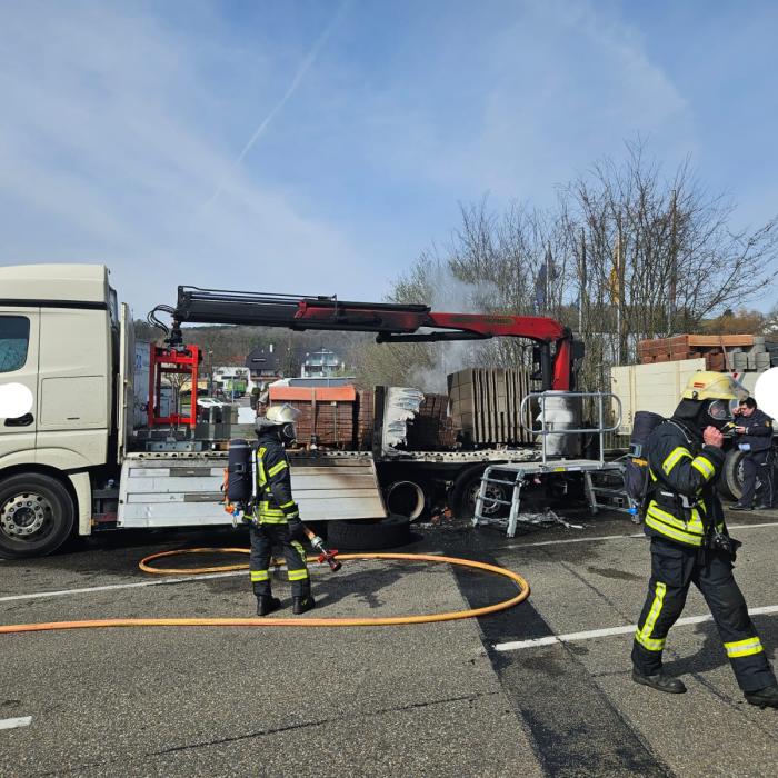 Brennender LKW, B314, Abzweigung Höhe Horheim